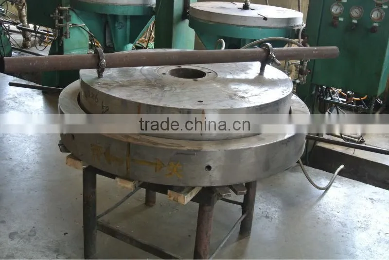 Solid tyre forming mold