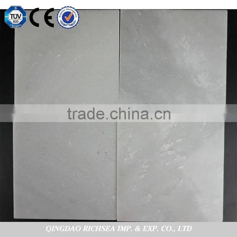 Cloudy white marble tile