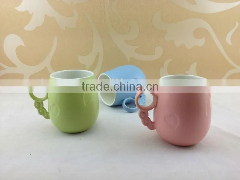 heart shaped embossed color glazed ceramic gift mug cup