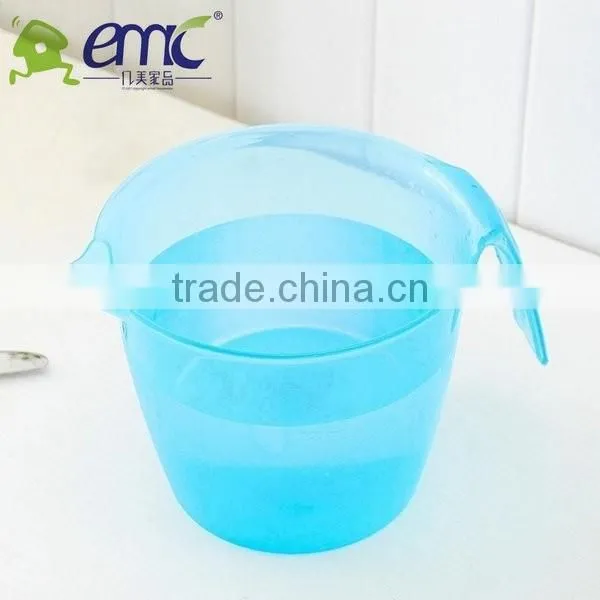 Plastic water scoop, with calibration line and handle plastic water scoop