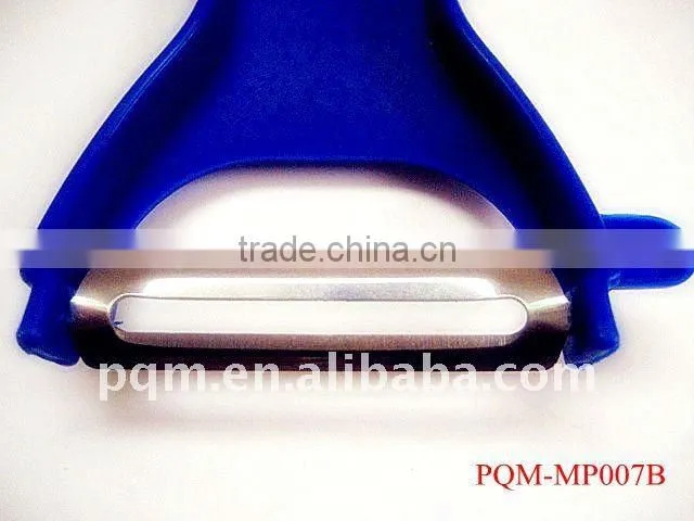 Convenient blue plastic peeler 007B