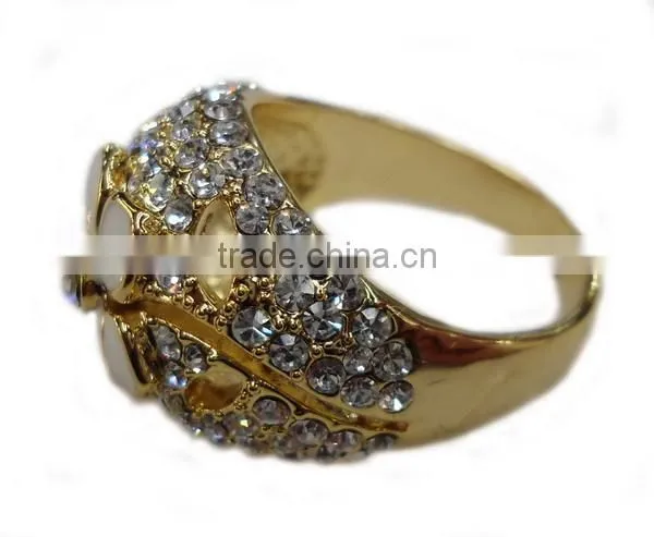 Newest Development "Smiling Flower" Alloy Casting Ring With Bling Small Stones