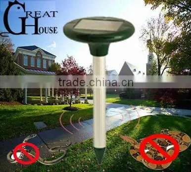 Solar snake chaser with variable frequency