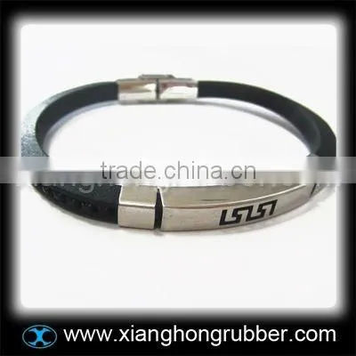 Latest design silicone bracelet with stainless steel accessoire