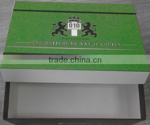 Cardboard paper shoe box with custom design for packaging