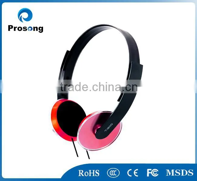 Sample supplied popular stereo headphones with detachable mic