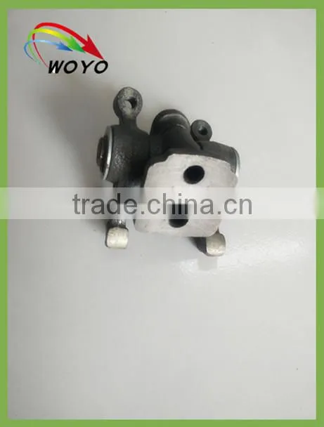 Tractor diesel engine rocker arm assembly