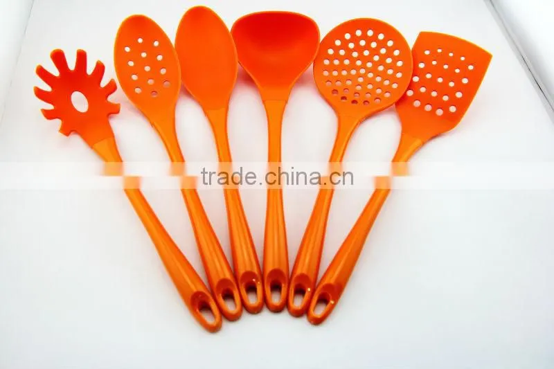 Eco-friendly food grade kitchen tools PS green handle 6 pc nylon cutlery set