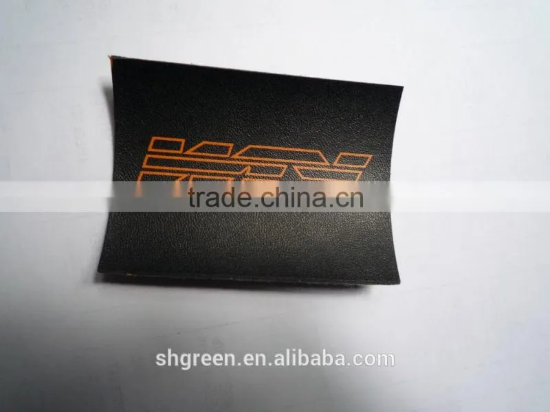 Silk screeen printing apparel leather patch