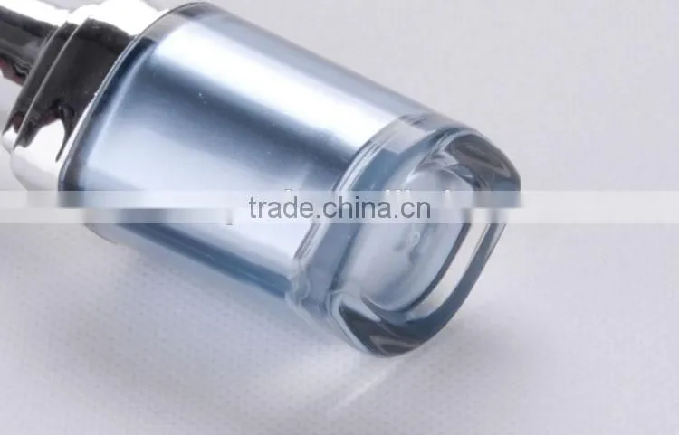 nail polish bottle with many diferent brush heads