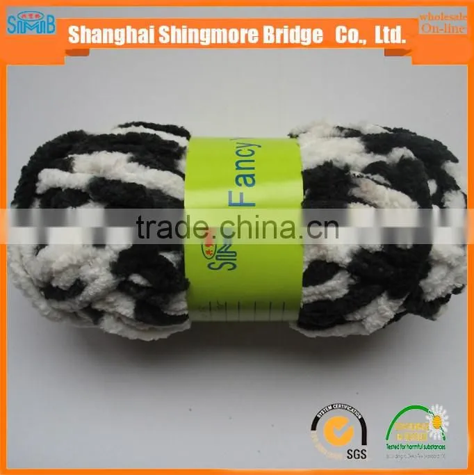 China novelty yarn factory cheap wholesale 100 polyester knitting chenille yarn for knitting scarf in low yarn price