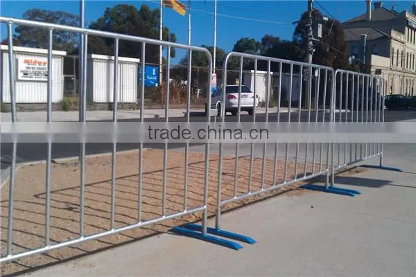Crowd control barrier