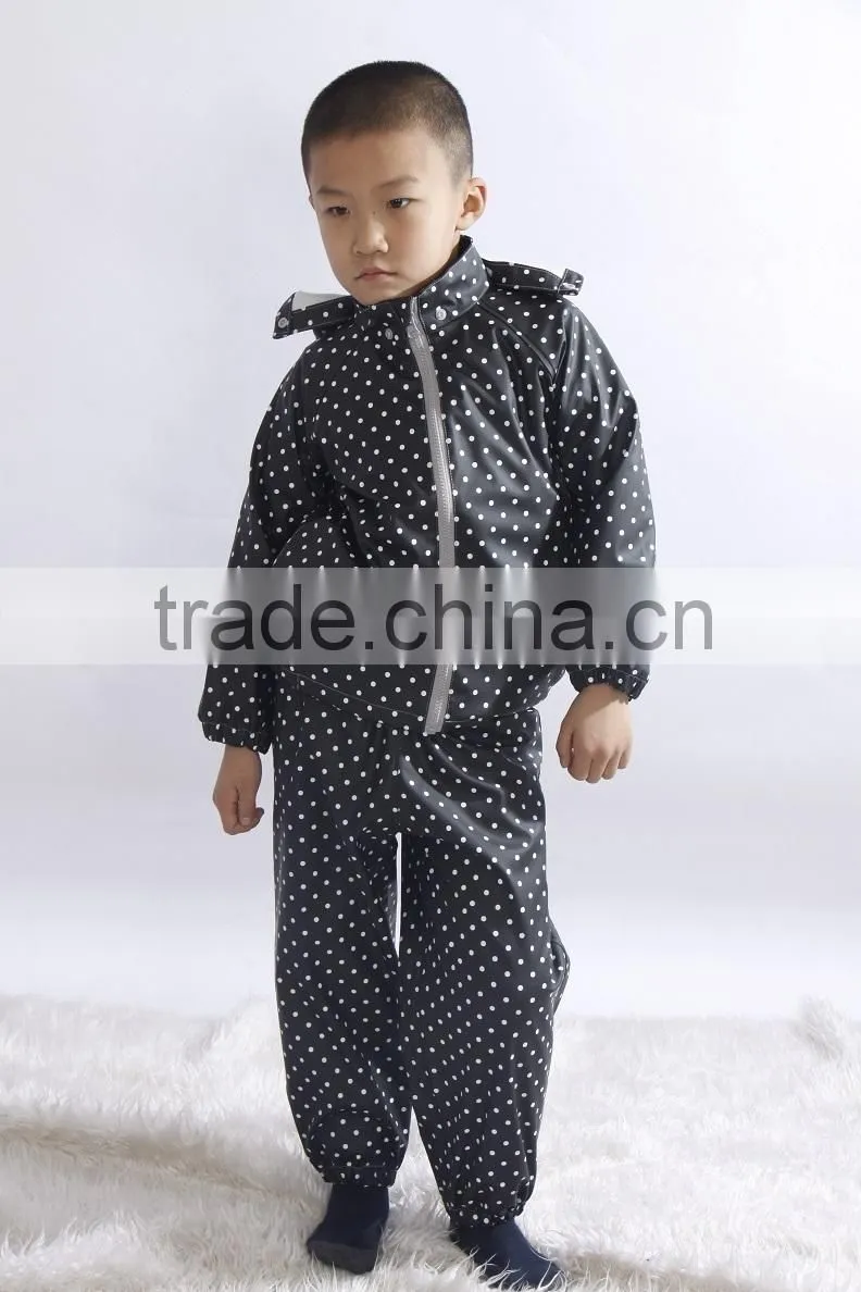 2015 fashion design boys pu rainwear