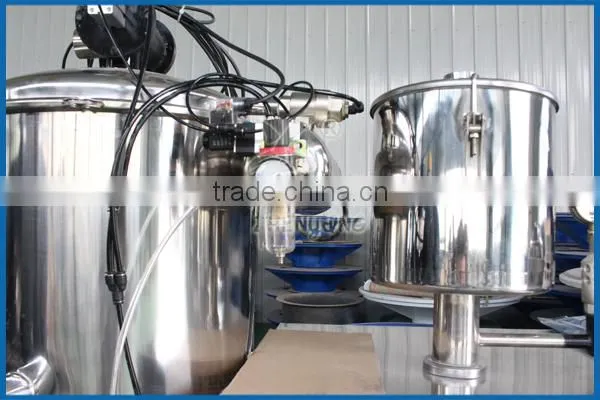 Vacuum conveyor/feeder for fine powder