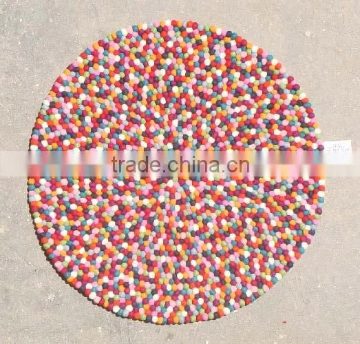 Bird pattern woollen carpet