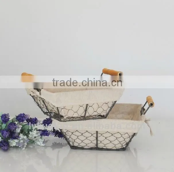 factory wholesale handmade iron wire/chicken wire basket with two handles and fabric lining