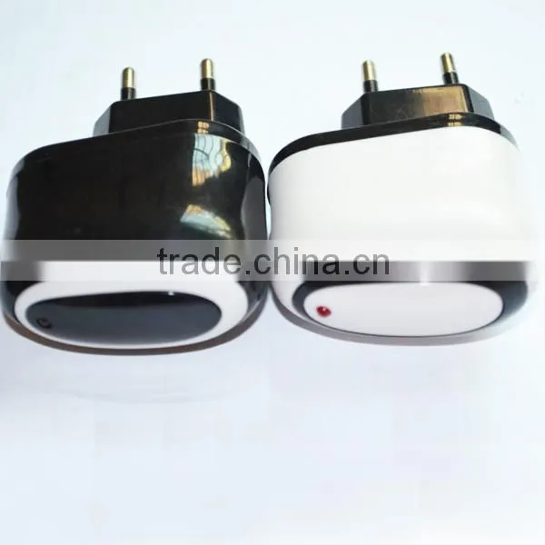 Universal Wall Charger With White and Black Ring Universal Wall Charger