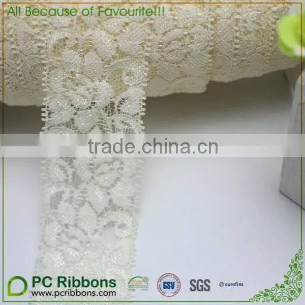 5/8" Lace With Pearl Center Trim White