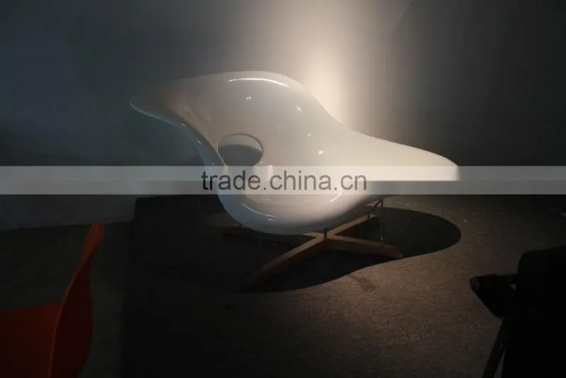 replica relaxing fiberglass materail stainless steel and solid wood frame lounge chair ,white color rocking la chaise