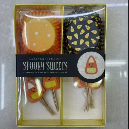Coloured cupcake kit cupcake case and picks (4)
