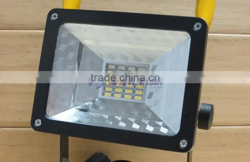 AC 90-240V 30W Die-casting Aluminum Rechargeable LED Flood Light Outdoor