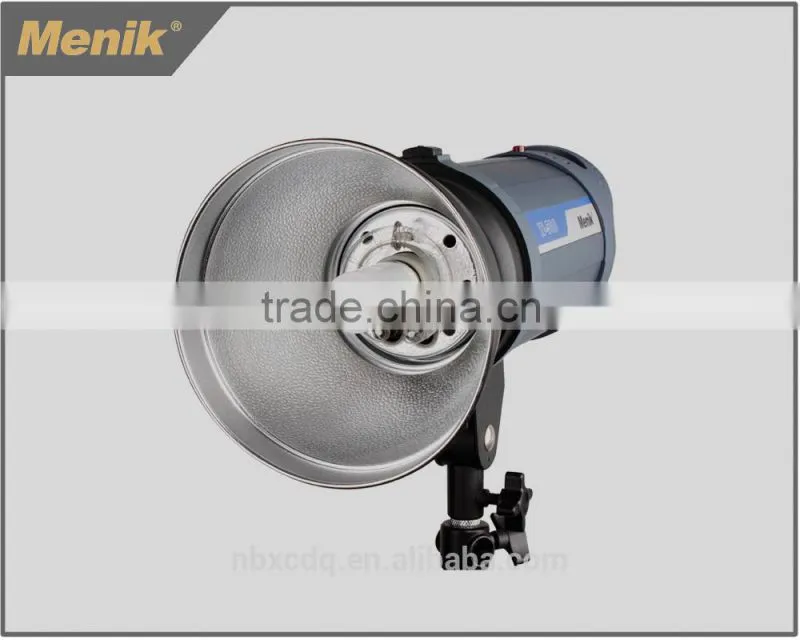 W Portable outdoor studio flash lighting with power pack