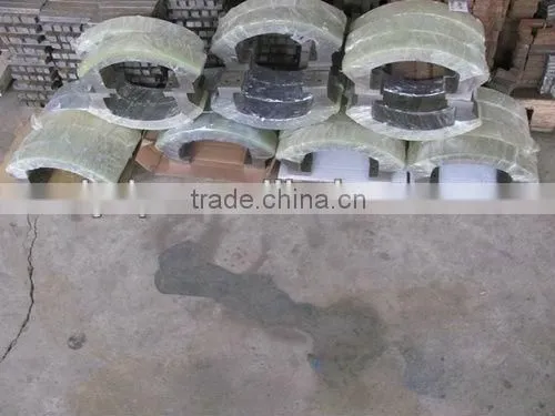 Pipe self-expanding mandrel