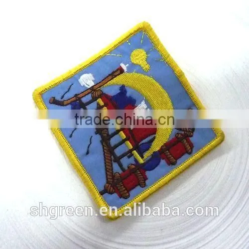 Round high density woven label with serging border for kids garment