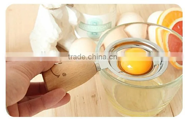 S5132 wooden handle smiling egg white separator
