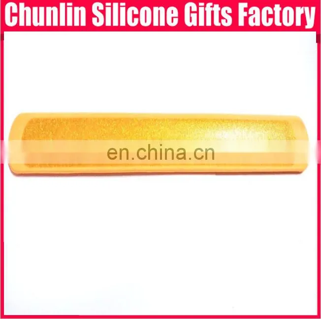 fashionable silicone slap bracelet with golden powder