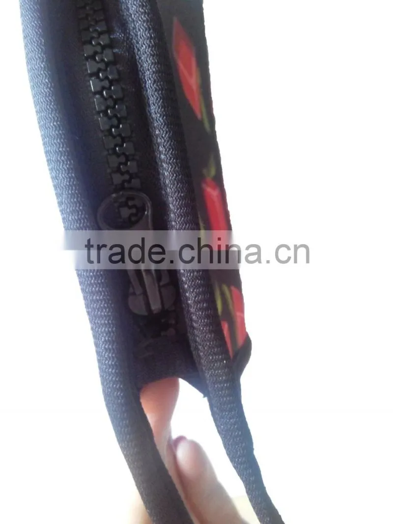 Elastic and practical neoprene cosmetic bag with zipper