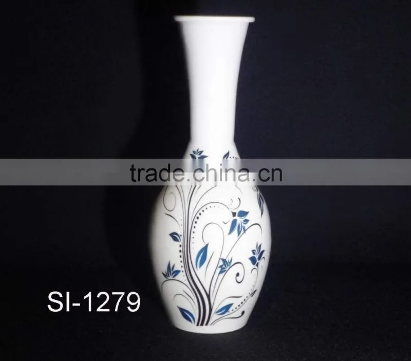 LATEST DESIGN OF VASES AT ATTRACTIVE PRICES