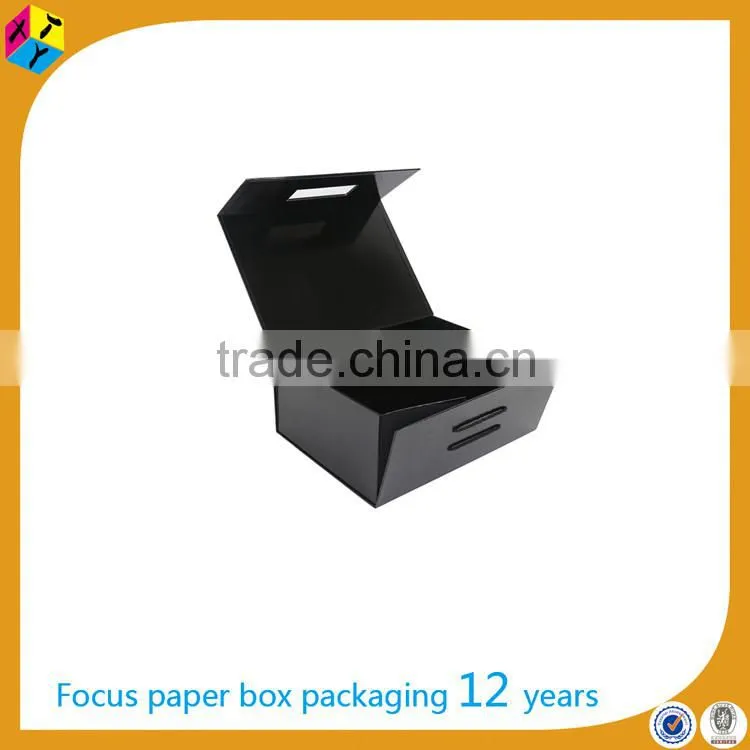 black foldable cardboard box with rope handle