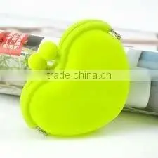 Cute silicone coin purse for girls,heart shape purse hook for younga ladies