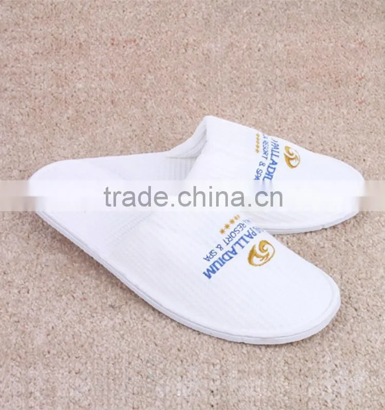 Fancy Disposable Hotel Slippers With Embroidered Logo