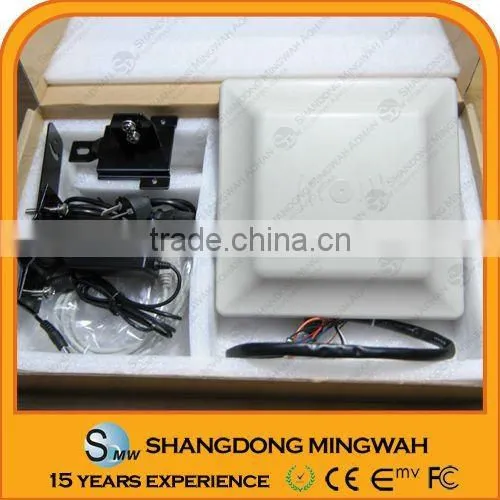 Ultra high frequency antenna built-in integrated card reader
