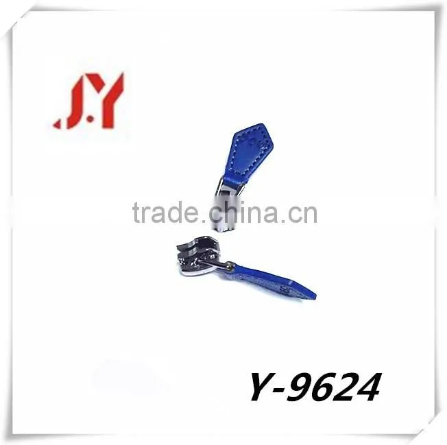 China Made High Quality Plastic Custom Fancy Zipper Puller with Letter