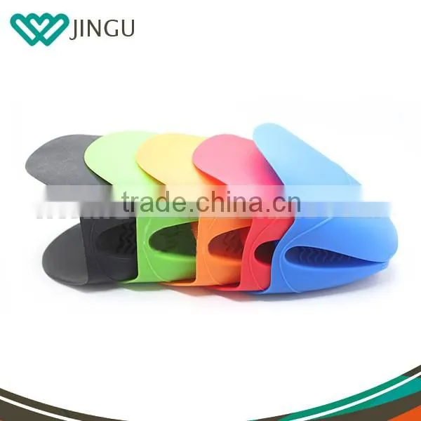 Hot selling and colorful cute silicone heat protective resistant cooking gloves