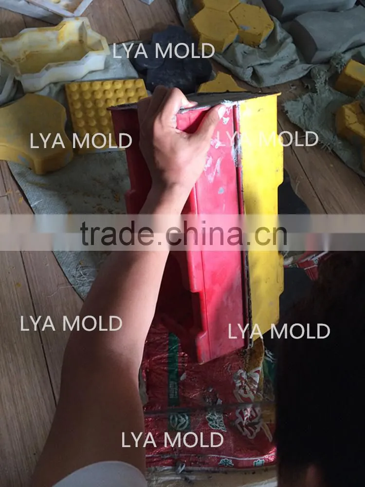 interlocking block moulds interlock two hollow mold