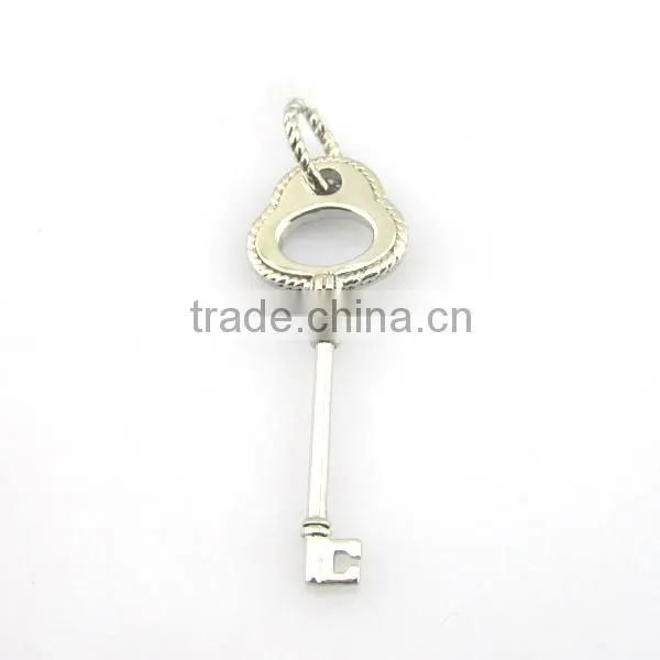 key pendant with cz in rhodium plating fashion silver key pendant