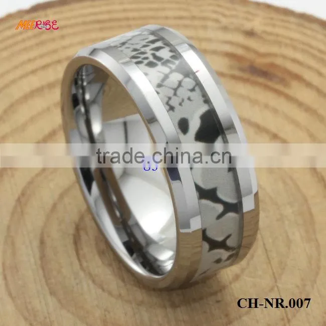 fashion jewelry titanium ring inside koa wood and sea shell