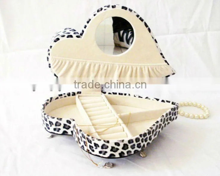 Leopard pu leather gift box with heart shape