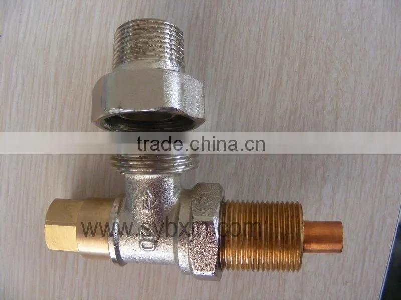 Hot water discharge valve