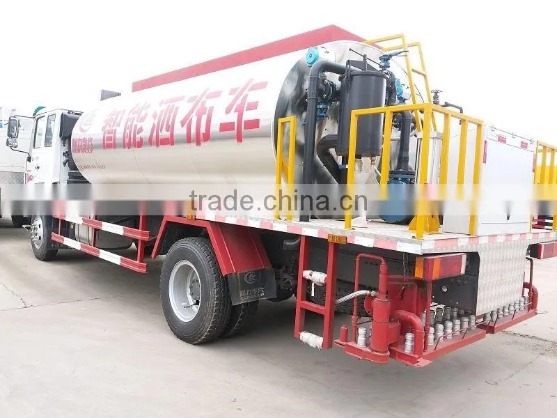 10000Liters asphalt spray truck Sino 4x2 bitumen spraying truck heated bitumen truck 10cbm