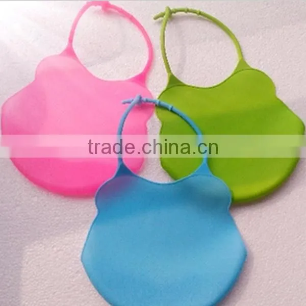 Customized design cheap washable and ecofriendly plastic silicone baby bibs