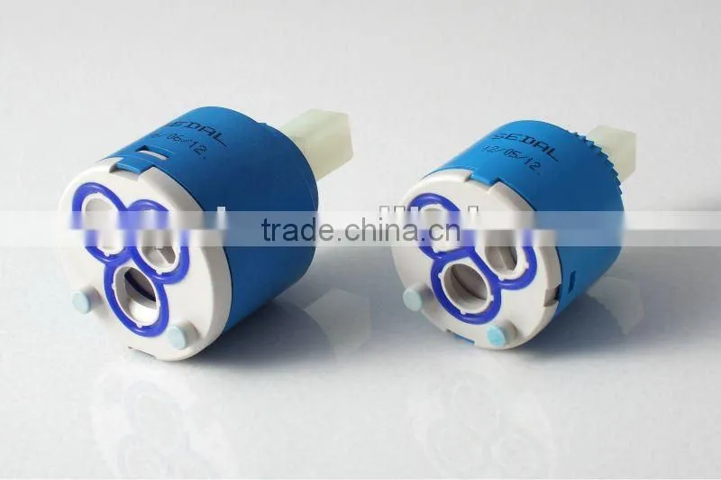 Sink Mounted Solid Brass Hot and Cold Flexible Kitchen Tap KM4001