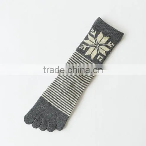 Bulk Wholesale Hot Sale Winter Fashion Thick Wool Yoga Injinji Christmas Ladies Custom Design Five Toe Socks