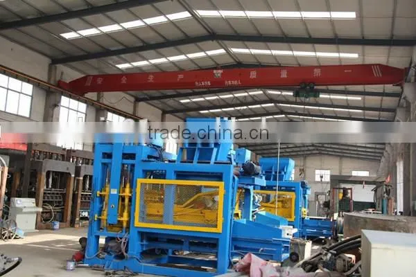 Guangzhou manufacturer fully automatic cement block making machine QTJ4-26 paving block making machine