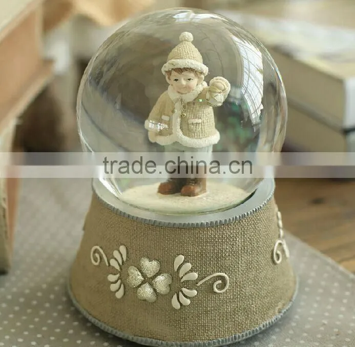 Best birthday gift resin glass snow globe with blowing snow snow ball