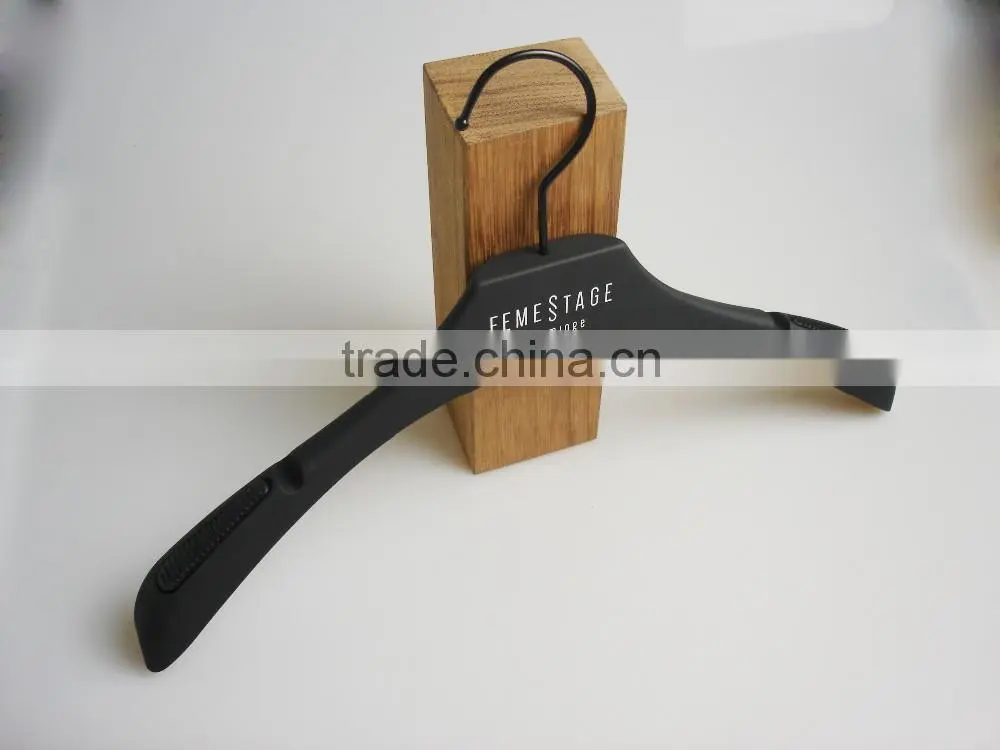 HA7051 thin plastic hanger wholesale clothing type shirt hanger